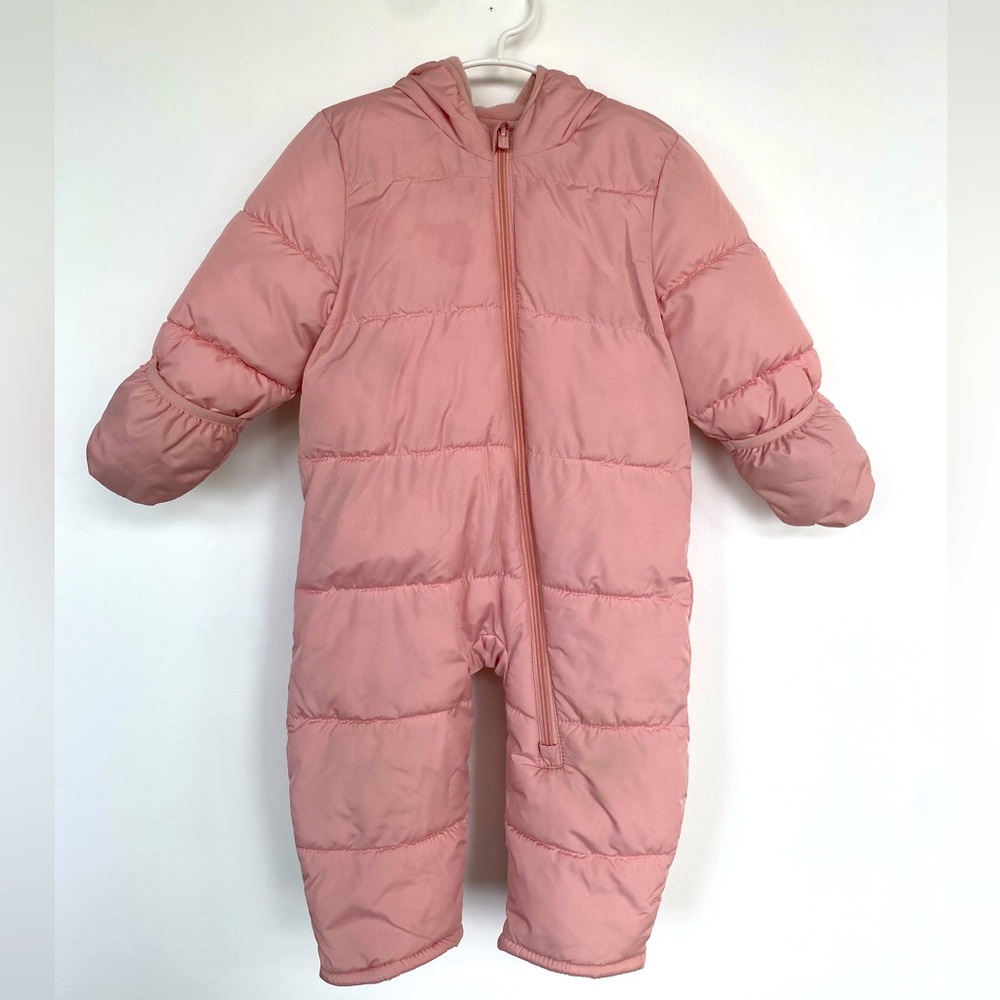 Old Navy 18-24 month pink snowsuit. Excellent condition! Only worn once.